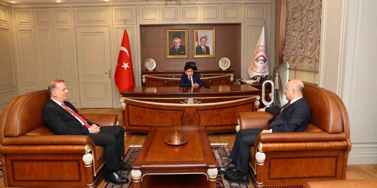 Vali Varol Koltuğunu Özgür Kaşıyuğun’a Devretti