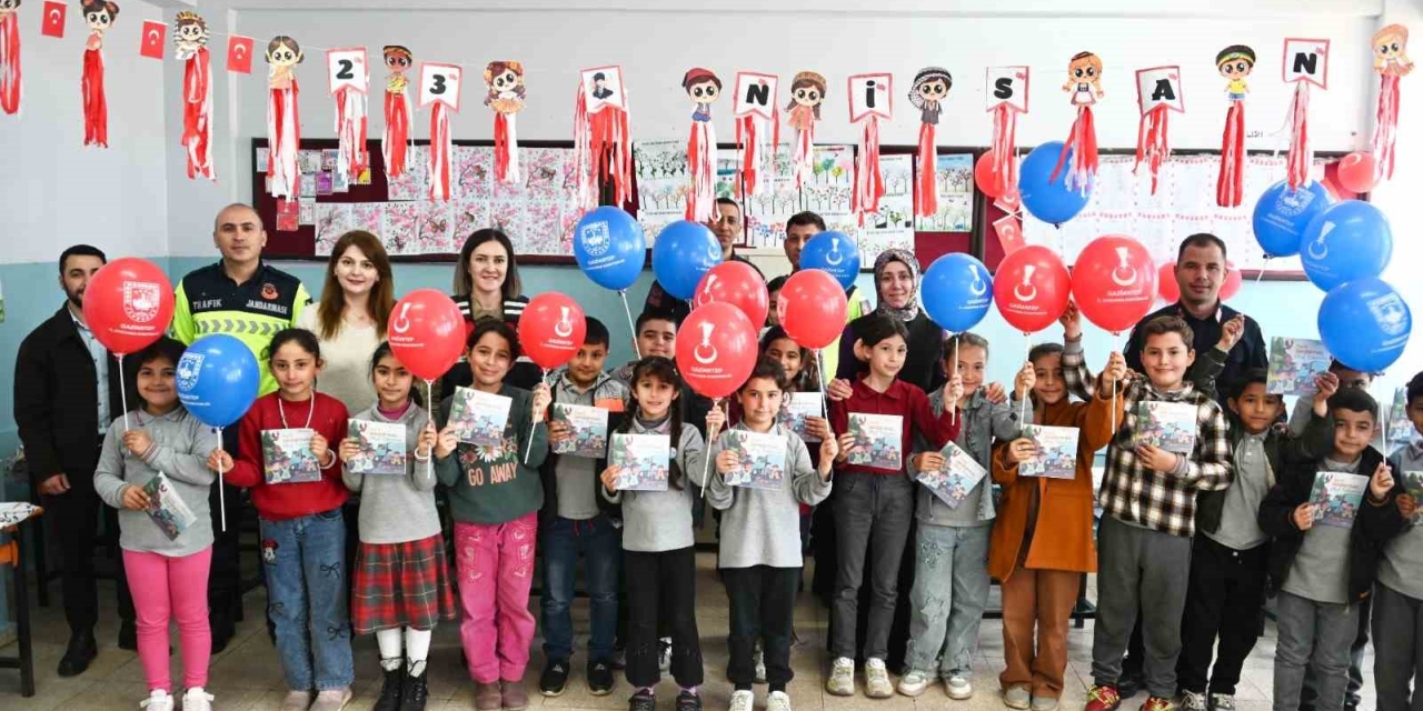 Jandarmadan Çocuklara 23 Nisan Sürprizi