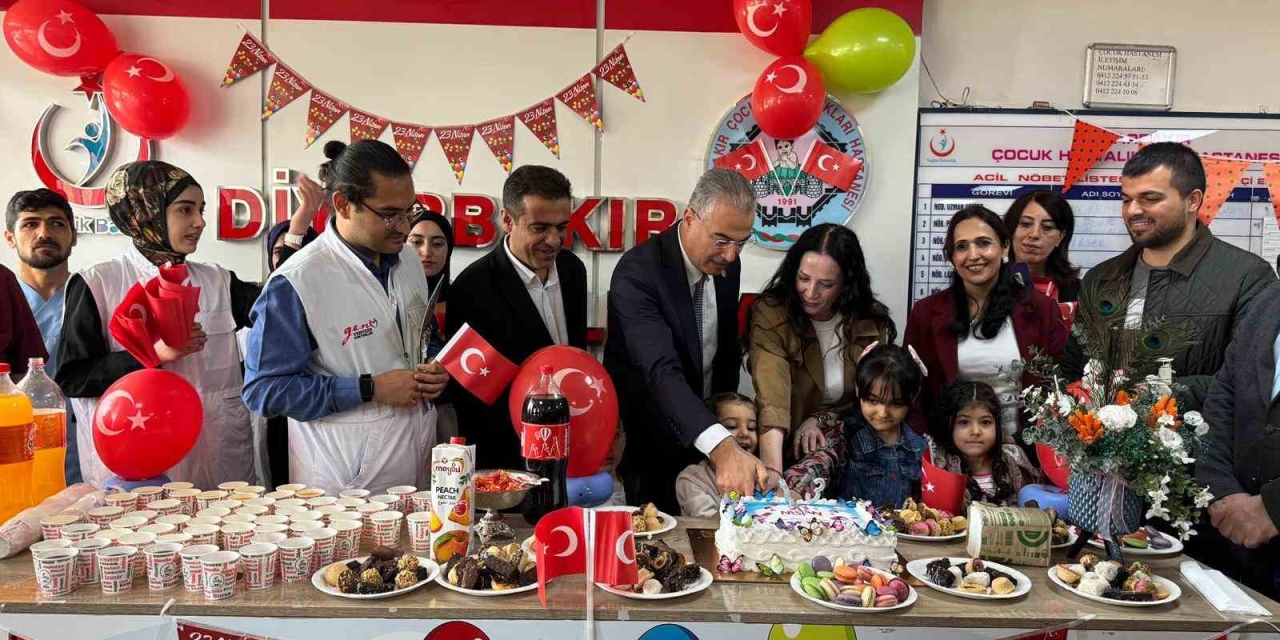 Hastanede 23 Nisan Coşkusu: Minik Hastalara Sürpriz Bayram Etkinliği