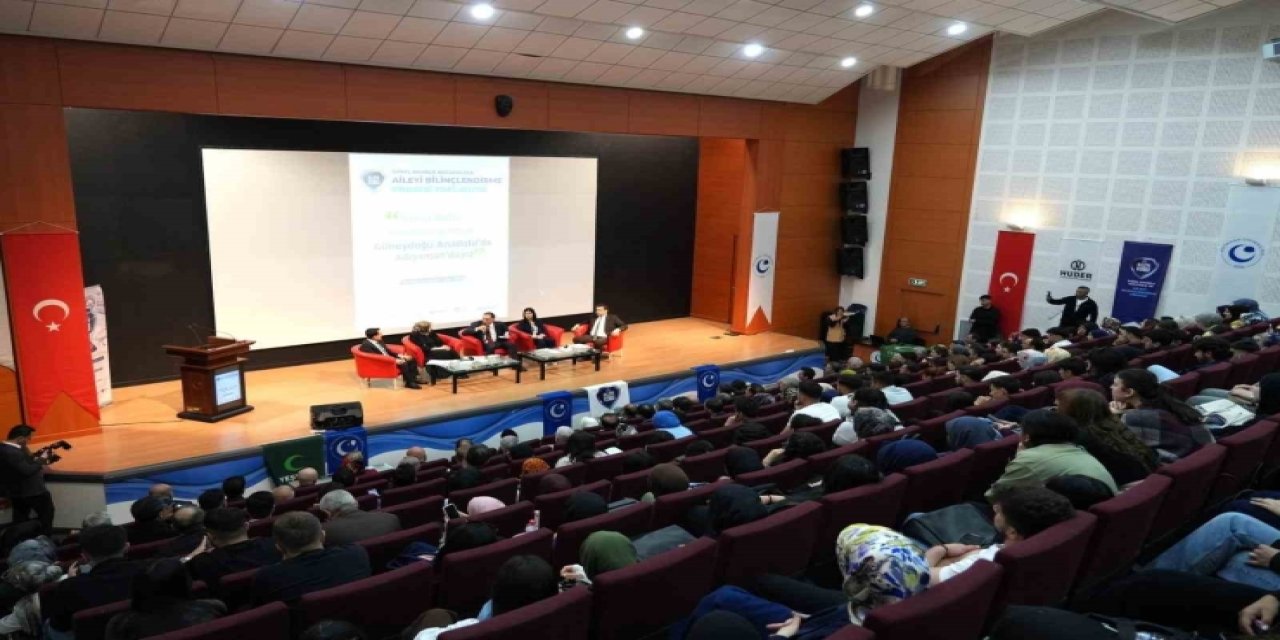 Üniversitede Sanal Bahisle Mücadelede Ailelere Bilinçlendirme Toplantısı