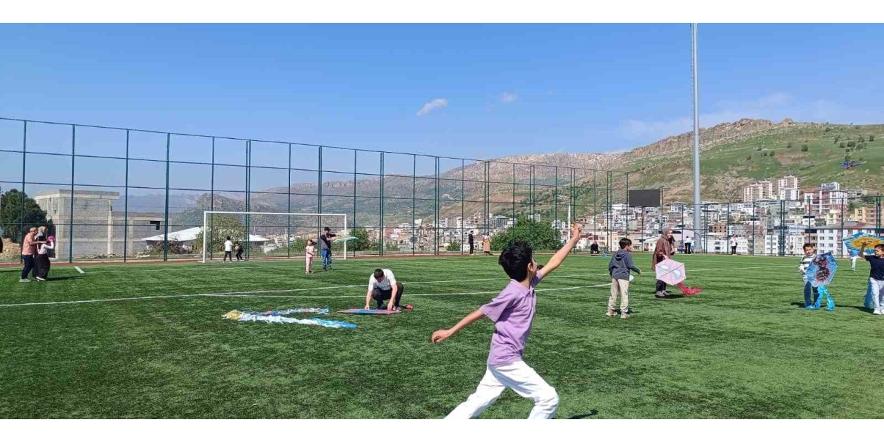 Çermikte Uçurtma Şenliği Düzenlendi