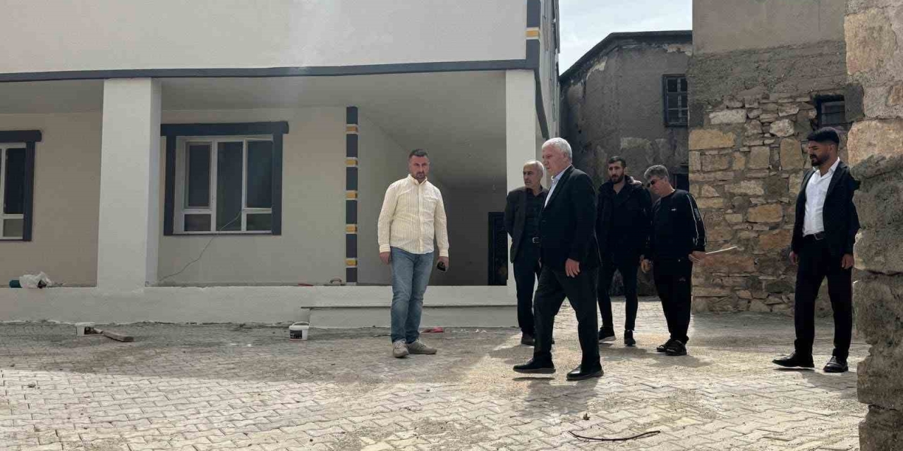 Çermik’te Bozulan Yolların Yapımına Başlandı