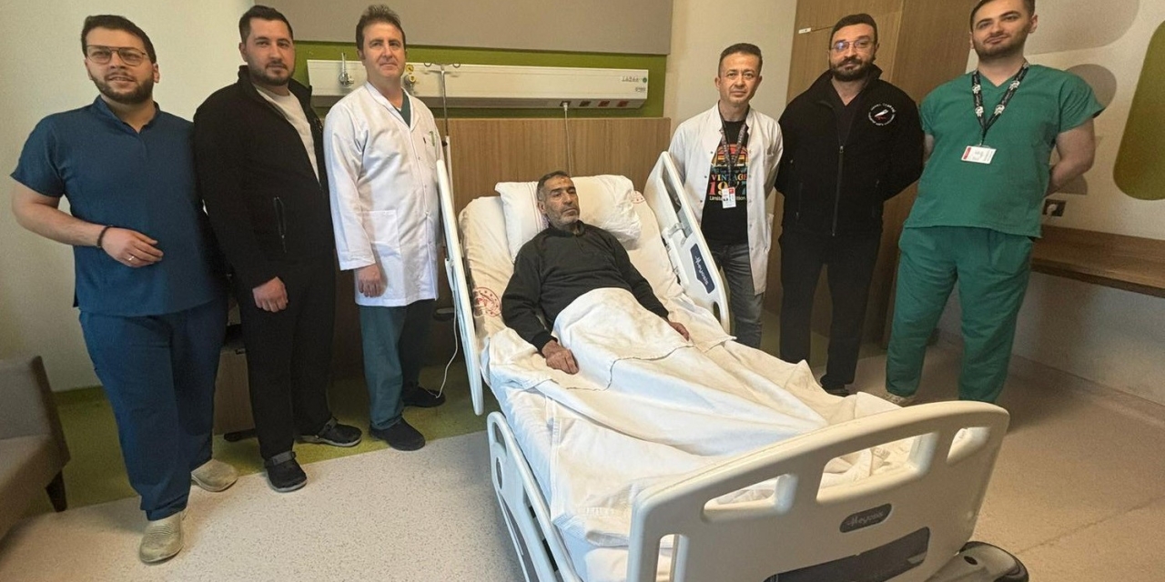 Karnında 8 Kiloluk Böbrekle Yaşayan Hasta, 30 Dakikalık Ameliyatla Sağlığına Kavuştu