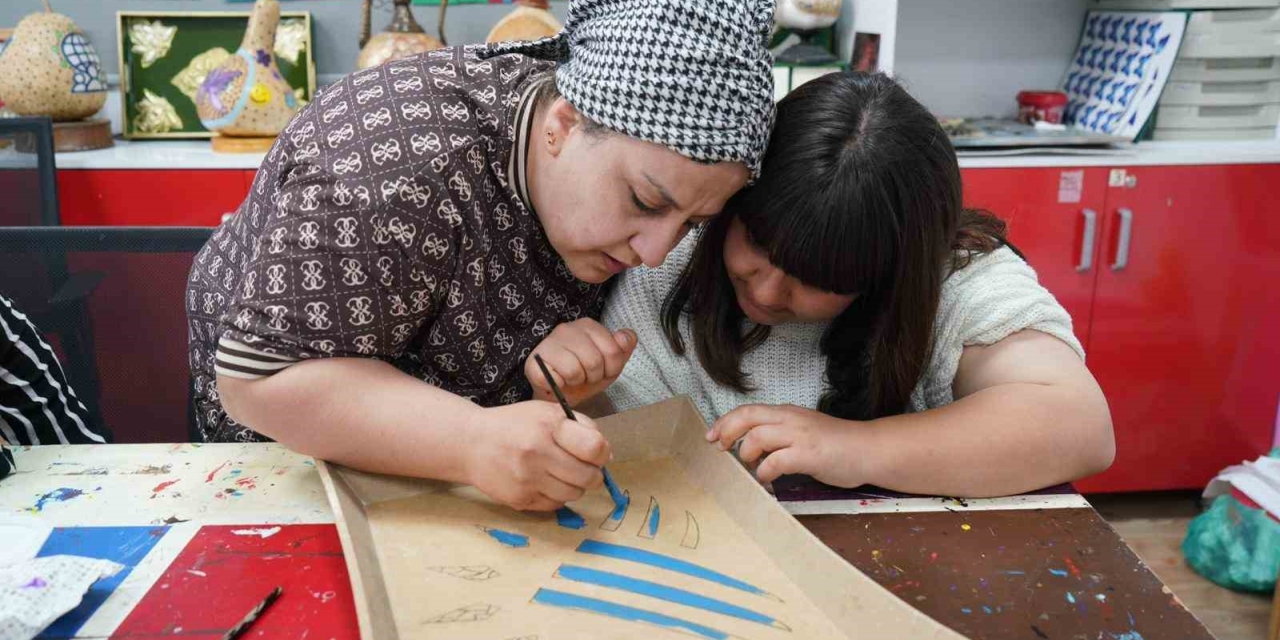 Engelsiz Yaşam Merkezi Engelleri Sanatla Aşıyor