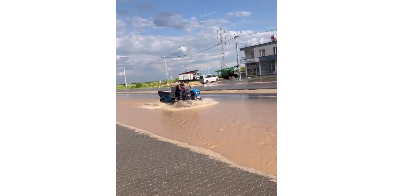 Kahta’ya Bağlı Narince’de Yağış Sonrası Yollar Göle Döndü