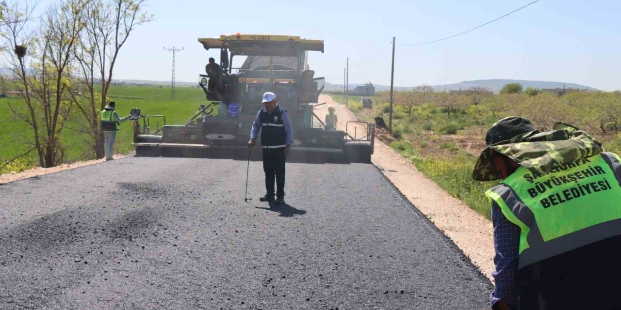 Şanlıurfa’da 14 Kilometrelik Grup Yolunda Asfalt Seferberliği Sürüyor