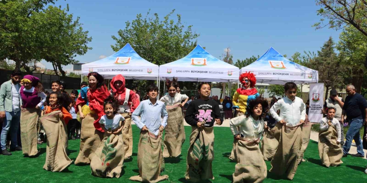 Şanlıurfa’da Çocuk Şenliği Renkli Görüntülere Sahne Oldu