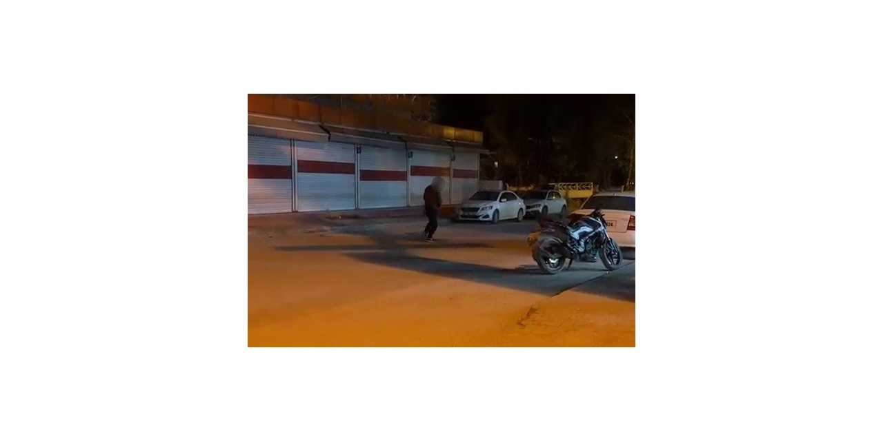 Madde Bağımlısı Yolun Ortasında Yalpalayarak İlerledi