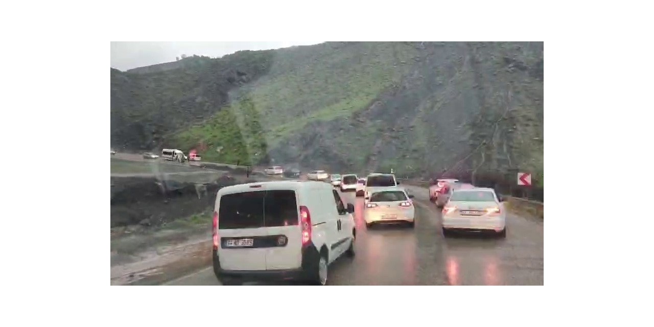 Adıyaman- Çelikhan Karayolunda Heyelan