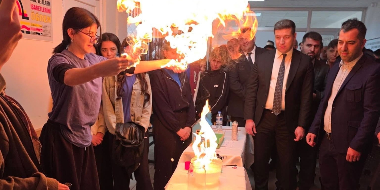 Kaymakam Algın Öğrencilerin Bilimsel Etkinliğine Katıldı