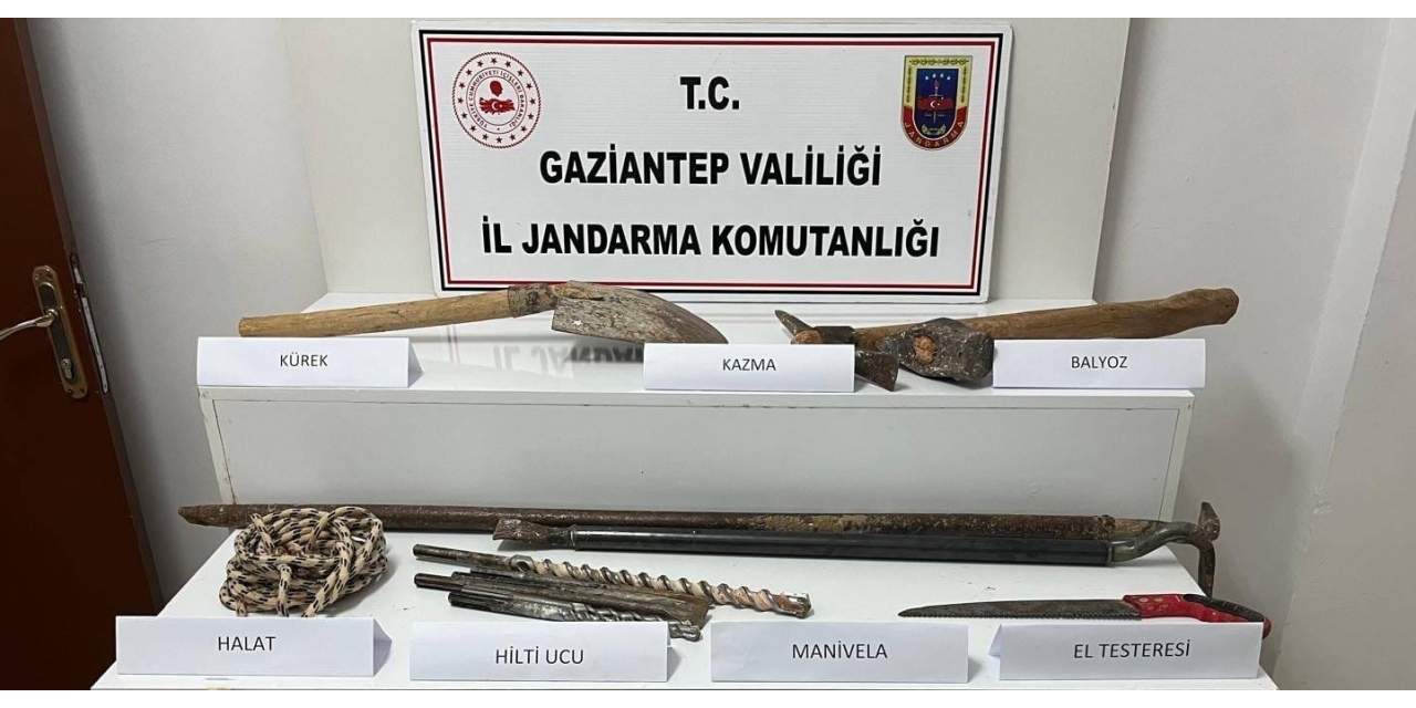 Gaziantep’te Kaçak Kazı Yapan 2 Şahsı Jandarma Yakaladı