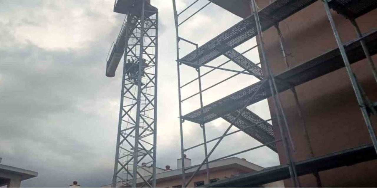 Kule Vinç Üzerinde Eylem