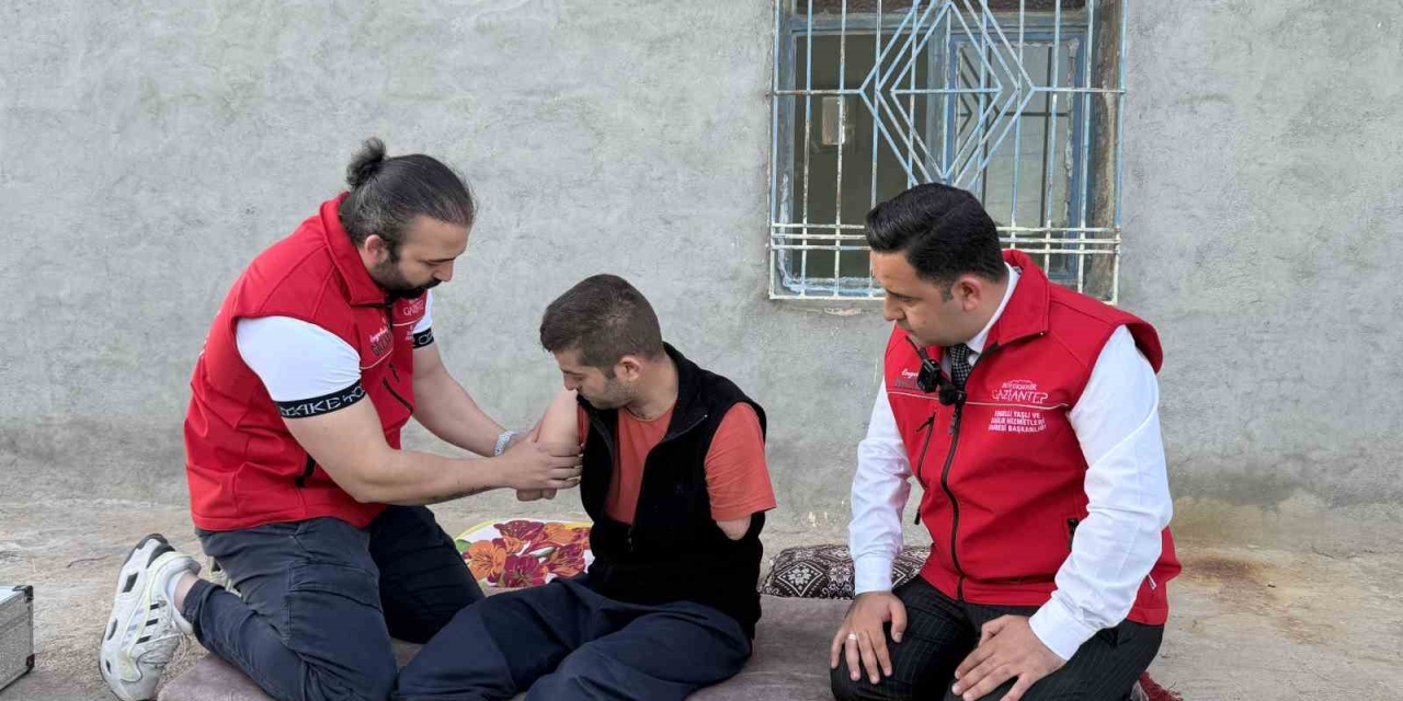 4 Uzvunu Kaybeden Baba Protezle Yeniden Hayata Tutunacak