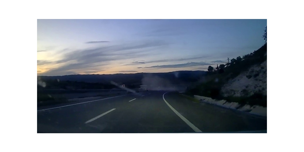 Otomobilin Taklalar Attığı An Kameraya Yansıdı