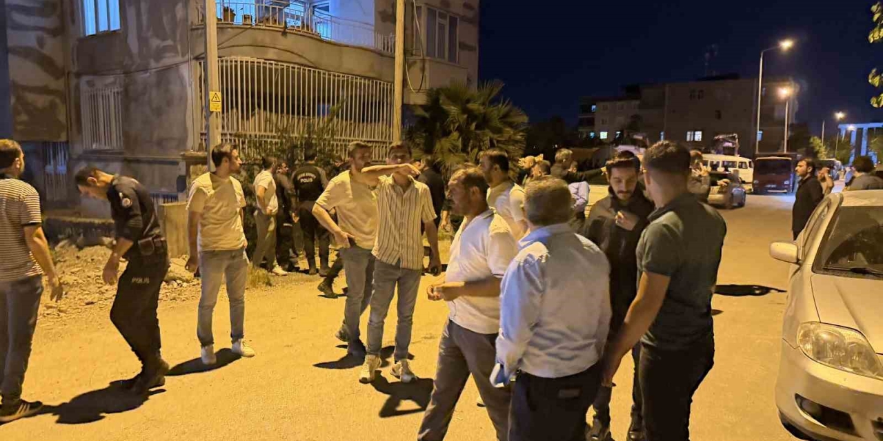 Ev Sahibi İle Kiracı Arasında Bıçaklı, Sopalı, Taşlı Kavga: 11 Yaralı