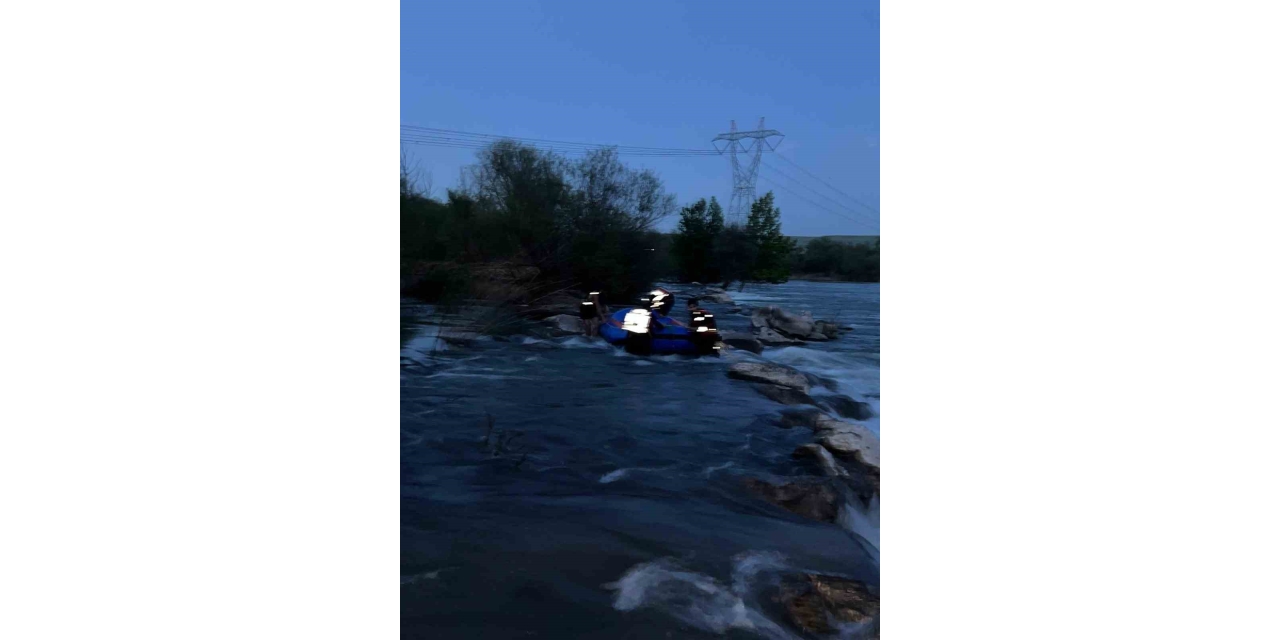 Dicle Nehri’nde Mahsur Kalan Genç Kurtarıldı