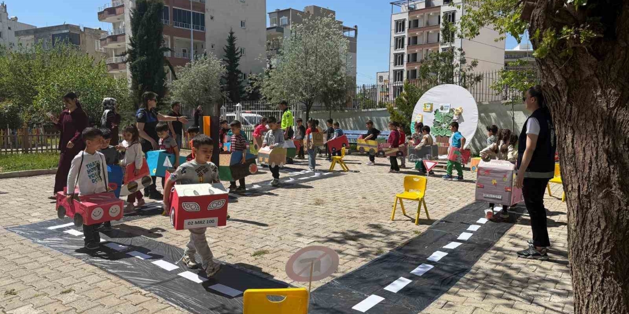 Atıklardan Araç Yaptılar, Trafiği Uygulamalı Öğrendiler