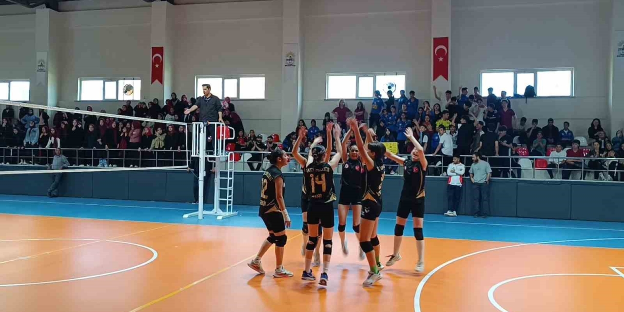 Siverek Spor Lisesi Kız Voleybol Takımı Şampiyon
