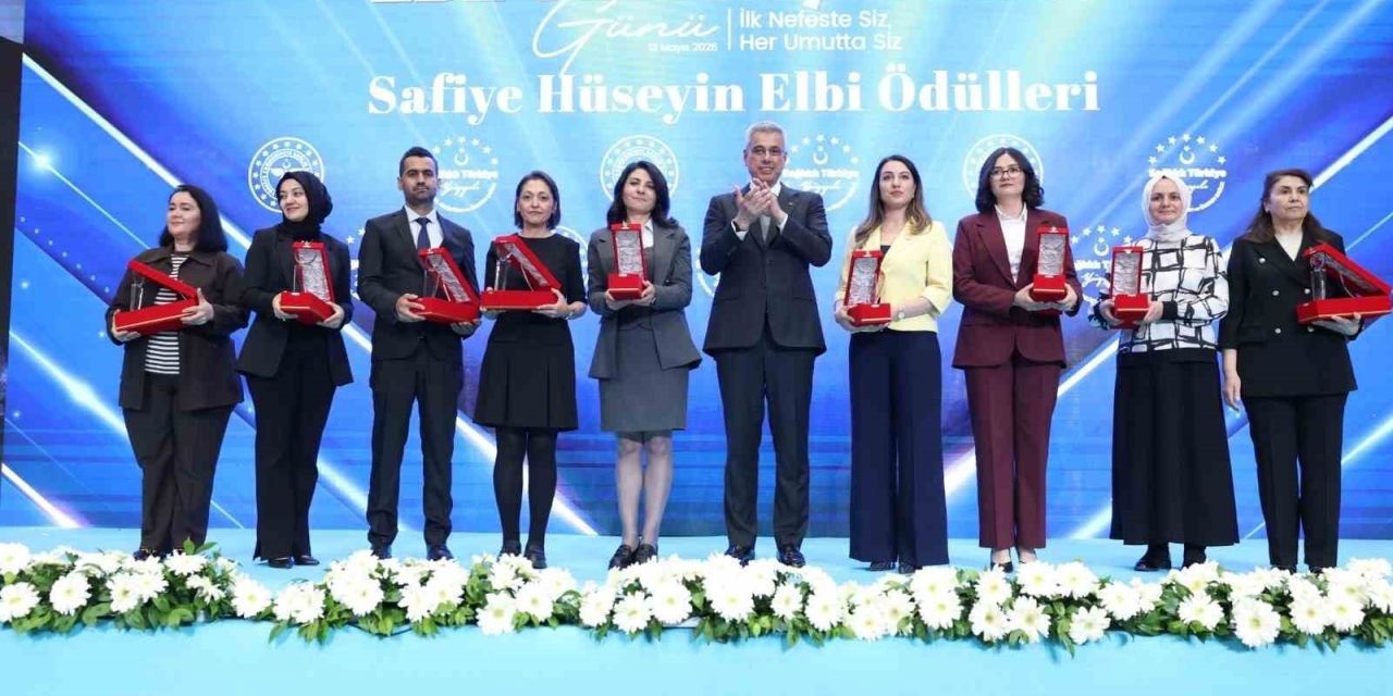 Yılın Hemşireleri Ödüllendirildi