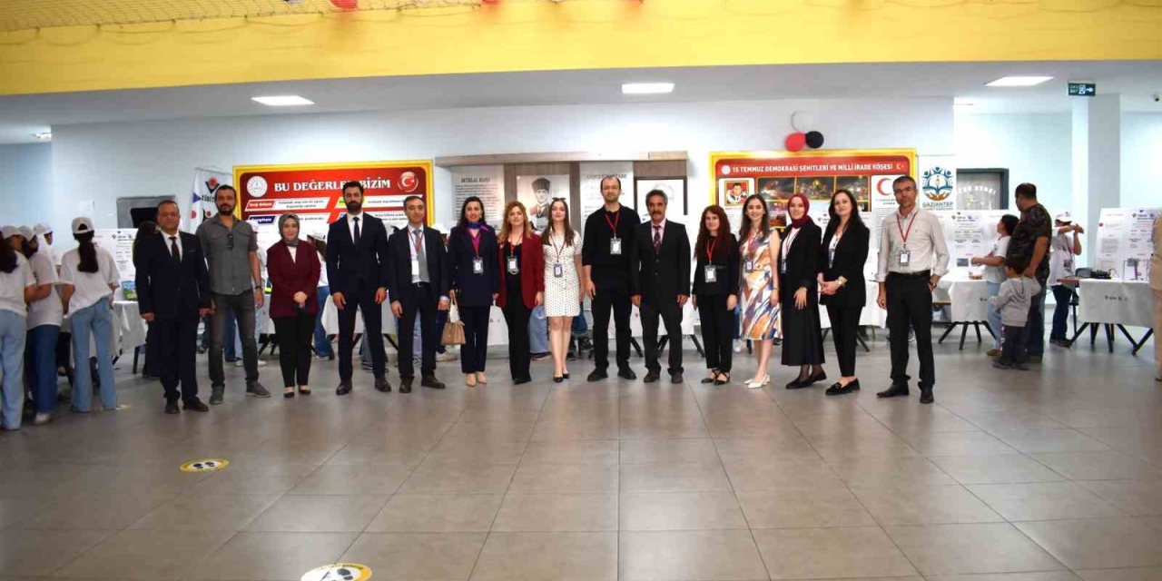 Ahmet Karahan Ortaokulu’nda Bilime Işık Tutan 4006 Fuarı Gerçekleştirildi