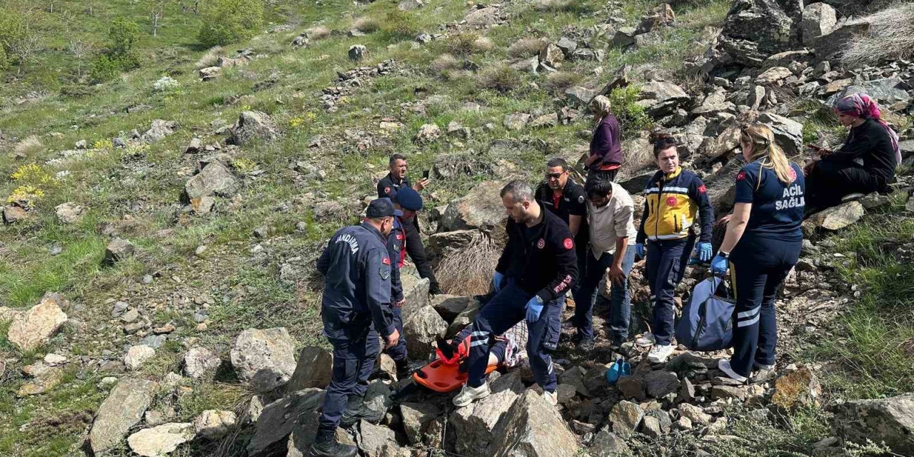 Kayalıklardan Düşen Yaşlı Kadın Kurtarıldı