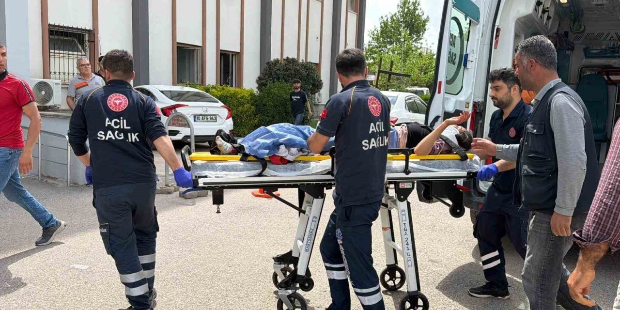 Traktör Tekerinin Altında Kalan Genç Kız Ağır Yaralandı