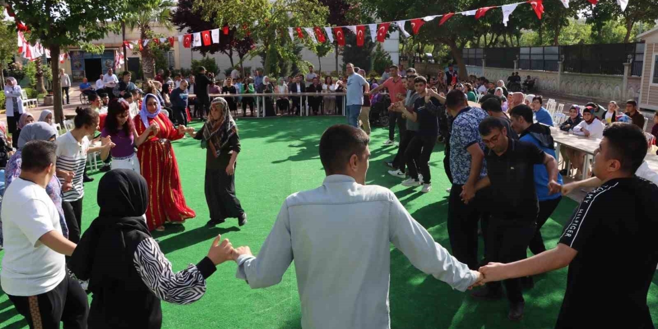 Engelsiz Hayatlar Sıra Gecesiyle Moral Buldu
