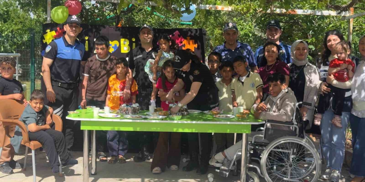 Polislerden Çocuklara Pasta Sürprizi