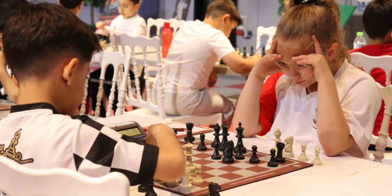 Şanlıurfa’da Geleceğin Satranç Ustaları Ödüllendirildi