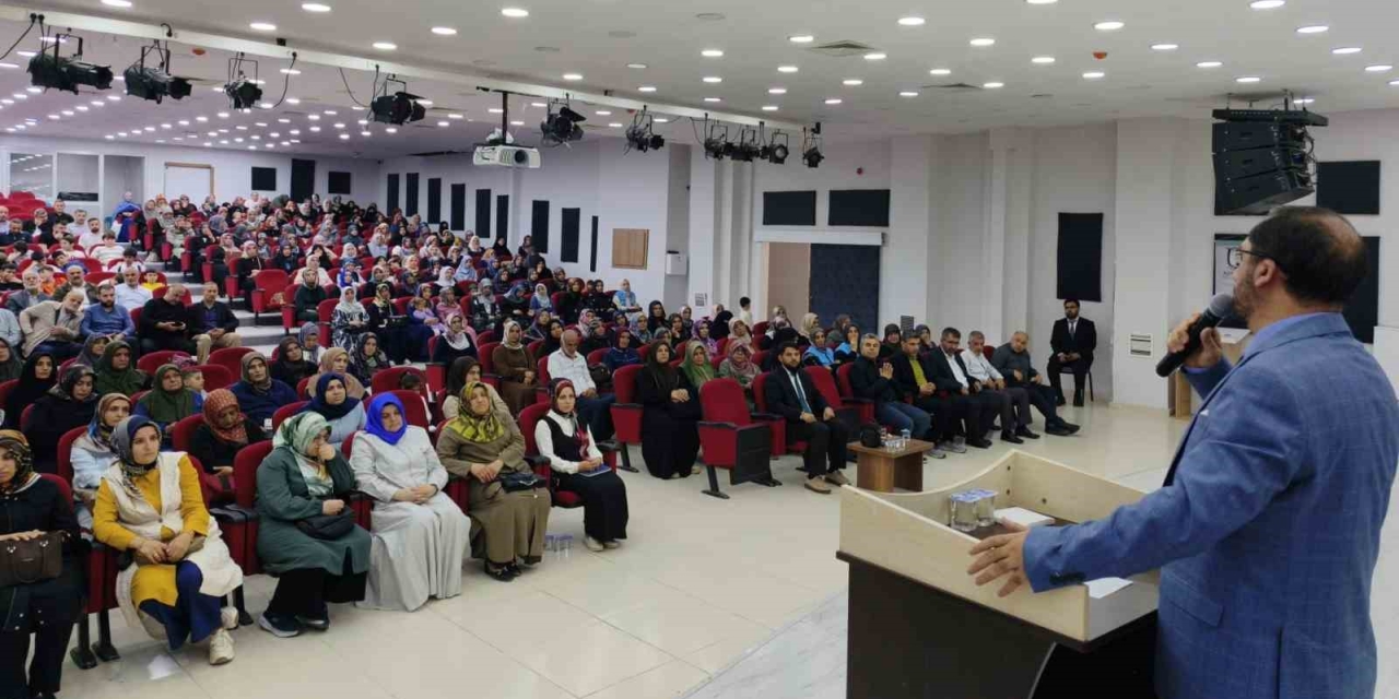 Adıyaman’da "dijital Dünyada Çocuk Ve Ebeveyn Olmak" Konferansı Düzenlendi
