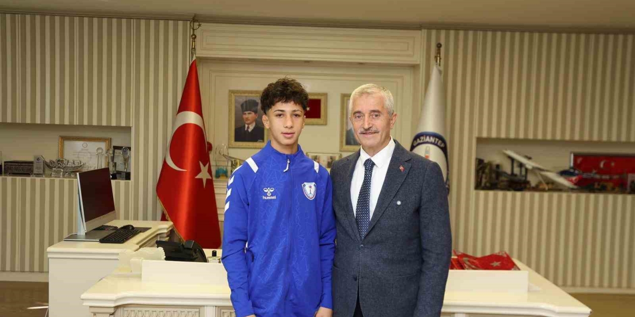 U17 Avrupa Şampiyonası’nda Muhammed Gölha’dan Gümüş Madalya