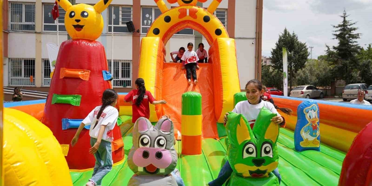 Şehitkamil’den Köy Okulunda Renkli Şenlik
