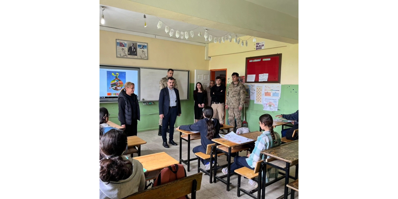 Dicle Kaymakamı Atış, Öğrenci Ve Öğretmenlerle Bir Araya Geldi