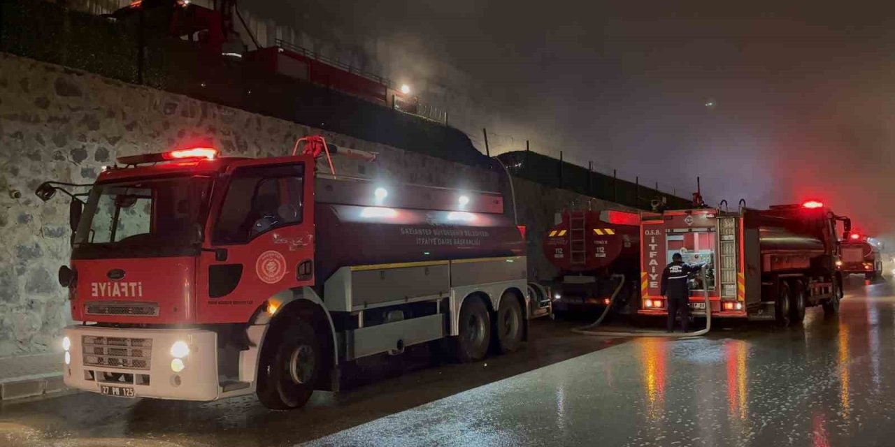 Gaziantep’te Mobilya Fabrikası Yangını Kontrol Altına Alındı