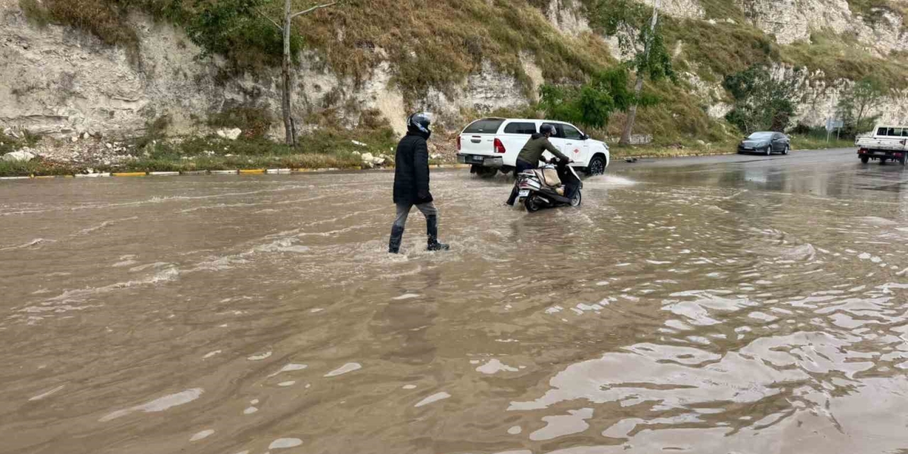 Fırat Nehri Taştı, Her Yeri Su Bastı