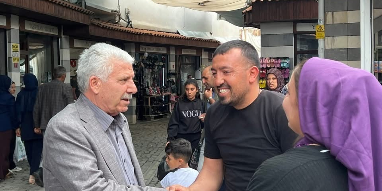 Başkan Karamehmetoğlu Esnaf Ve Vatandaşlarla Buluştu