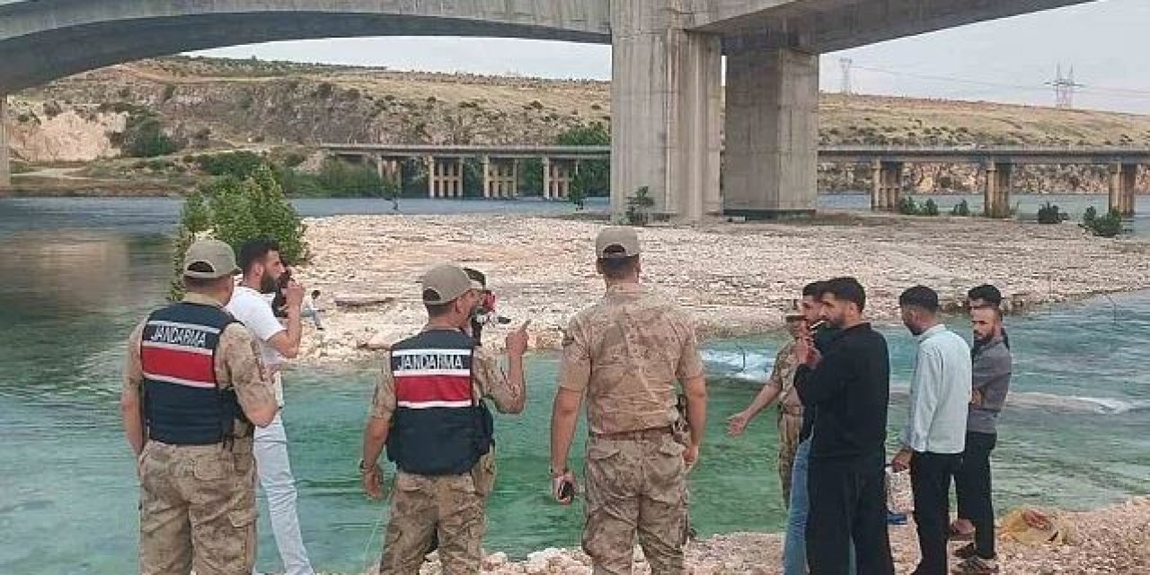 Piknik Yapan 8 Kişi Sular Yükselince Mahsur Kaldı