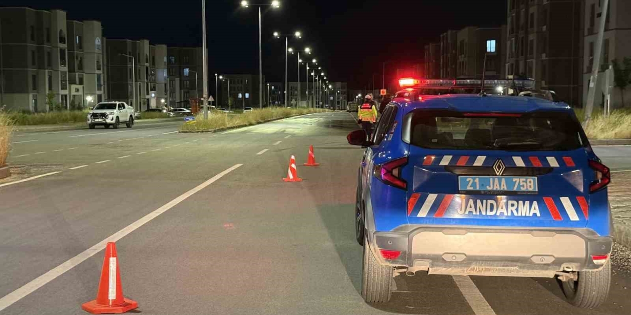 Diyarbakır’da Halk Otobüsü İle Otomobil Çarpıştı: 2 Ölü, 5 Yaralı