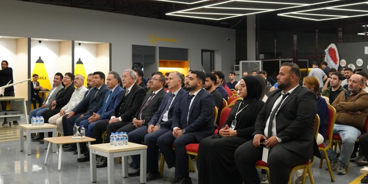 İnönü Üniversitesi’nde Gençlerle Buluşan Akar’dan Teknoloji Hamlesi Vurgusu