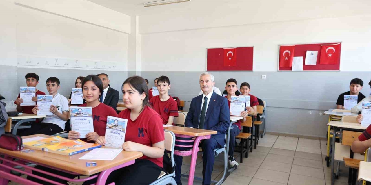 Şahinbey Belediyesi’nden Sınava Hazırlanan Öğrencilere Destek