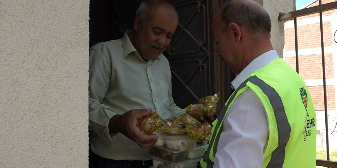 Malatya’da İhtiyaç Sahiplerine Yemek Desteği