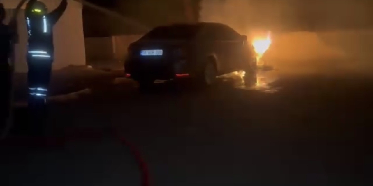 Siverek’te Park Halindeki Otomobil Alevlere Teslim Oldu
