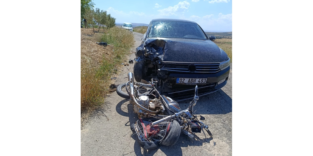 Otomobil İle Motosiklet Çarpıştı: 2 Ağır Yaralı