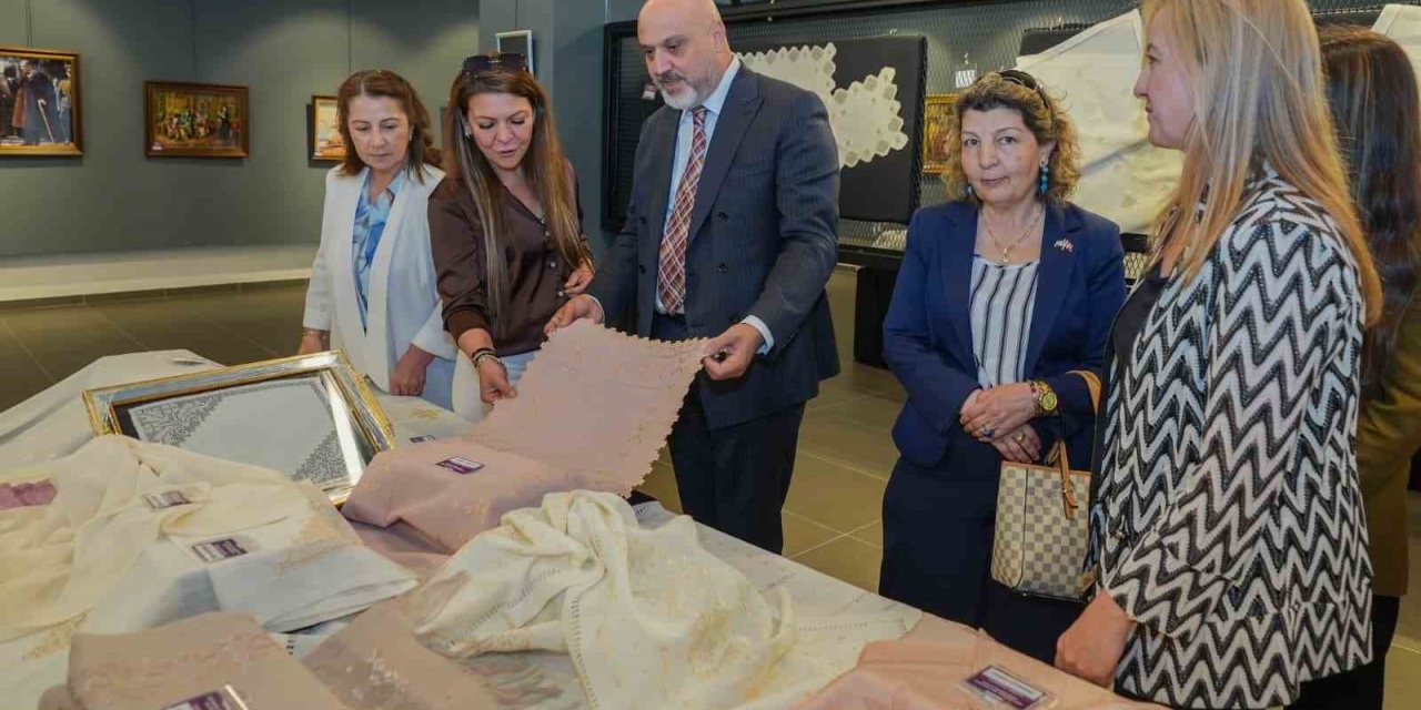 Şehitkamil’de Kadınların El Emeği Eserleri Sergilendi