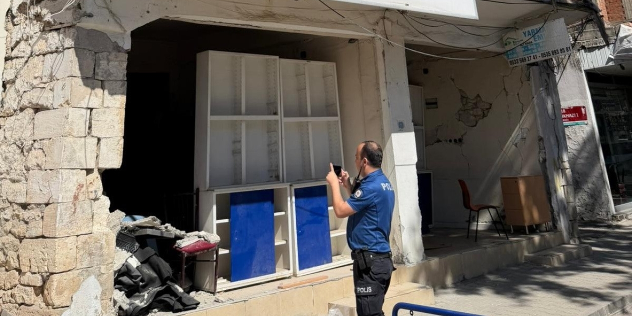 Adıyaman’da Tehlike Saçan Metruk Bina Vatandaşları Korkutuyor
