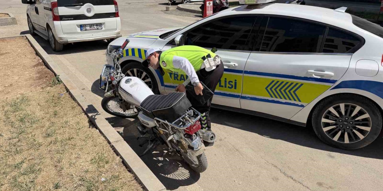 Ehliyetsiz Motosiklet Sürücüsüne 2 Haftada 221 Bin Tl Ceza Kesildi