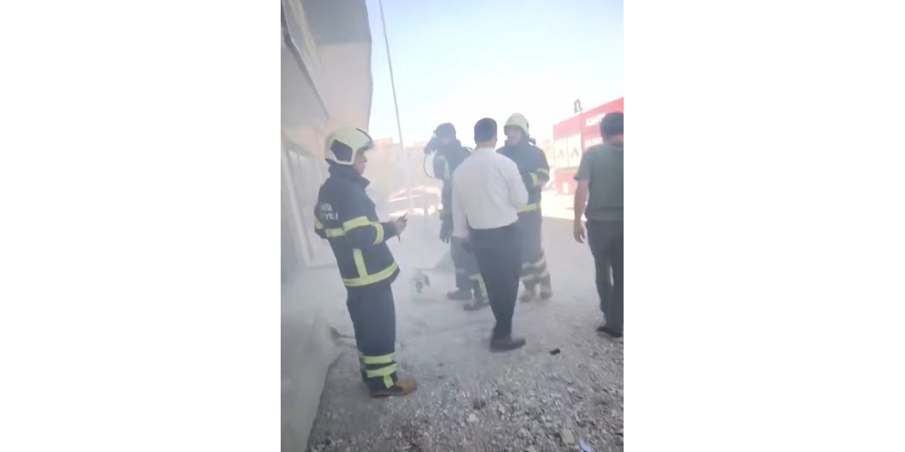 Kahta'da İş Merkezindeki Korkutan Yangında 2 Kişi Hastaneye Kaldırıldı