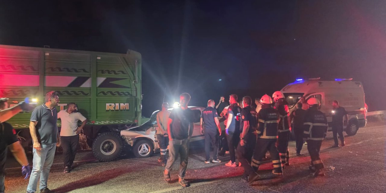 Traktör İle Otomobil Çarpıştı: 1 Ölü, 1 Ağır Yaralı