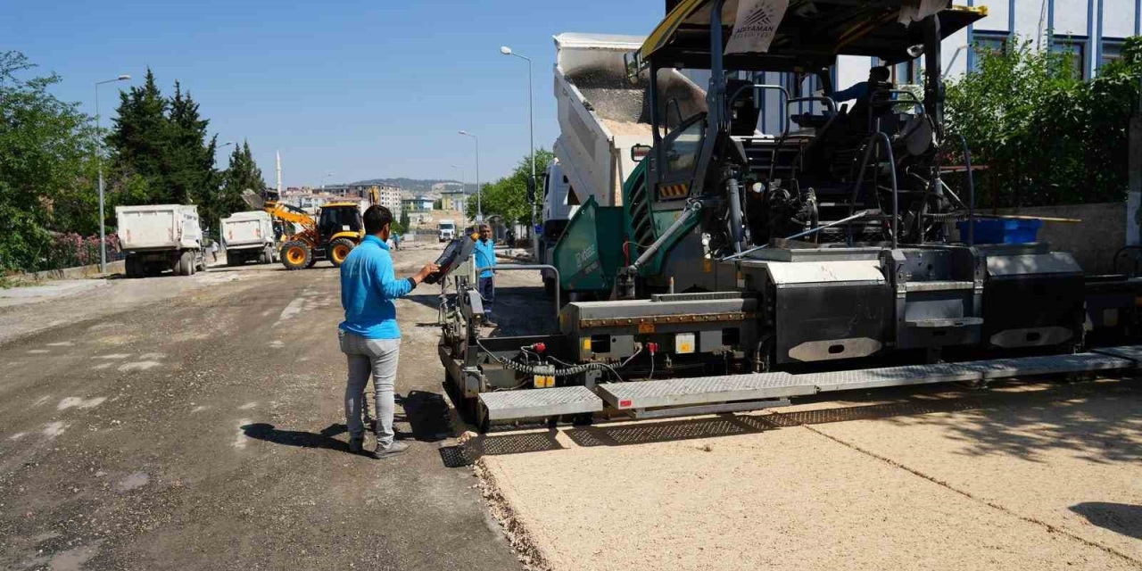 Adıyaman’da Altyapısı Tamamlanan Yollar Asfaltla Buluşuyor