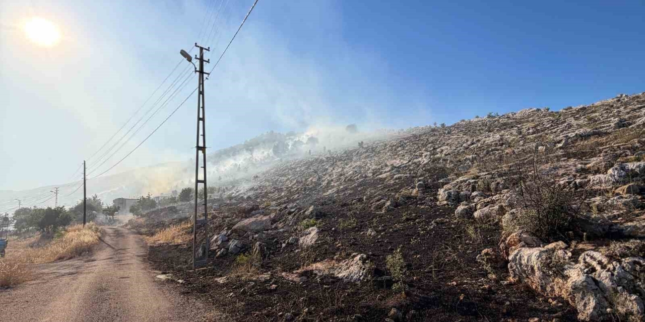 Köy Yakınlarında Çıkan Yangın Korkuttu